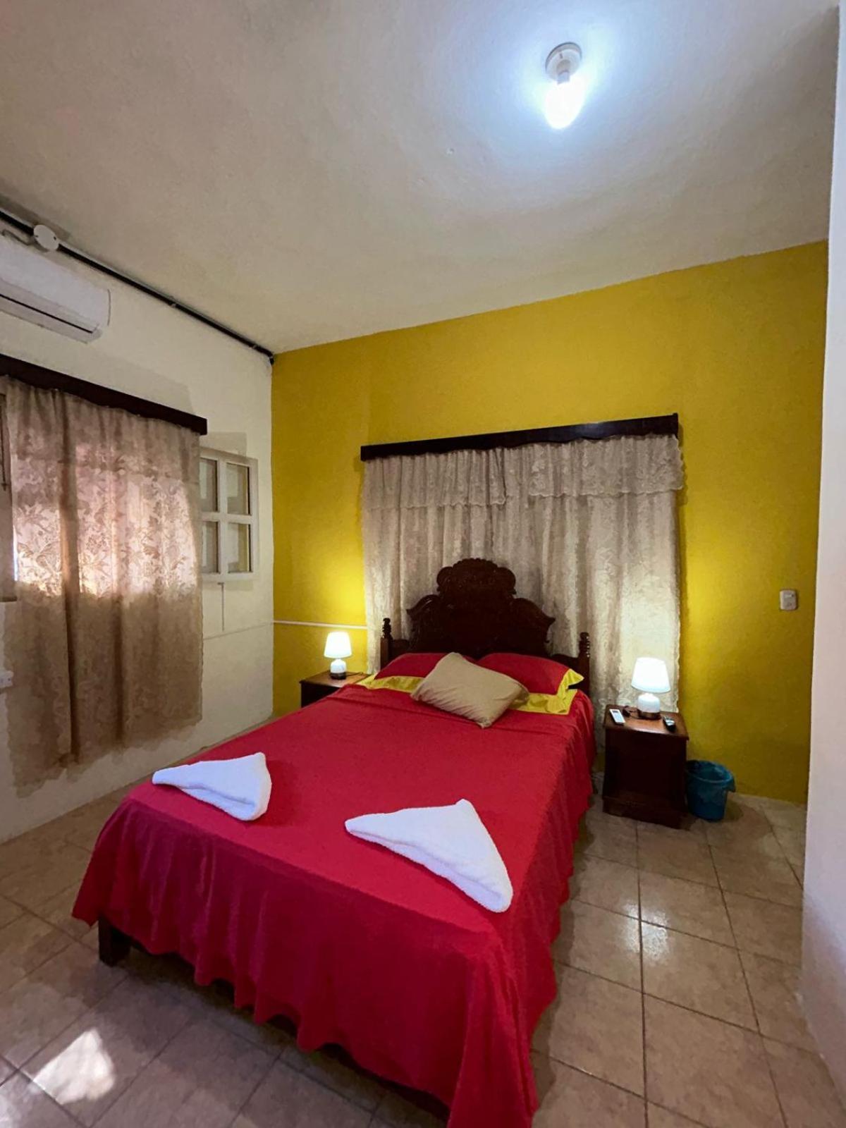 Casa Maya Itza Flores Eksteriør bilde