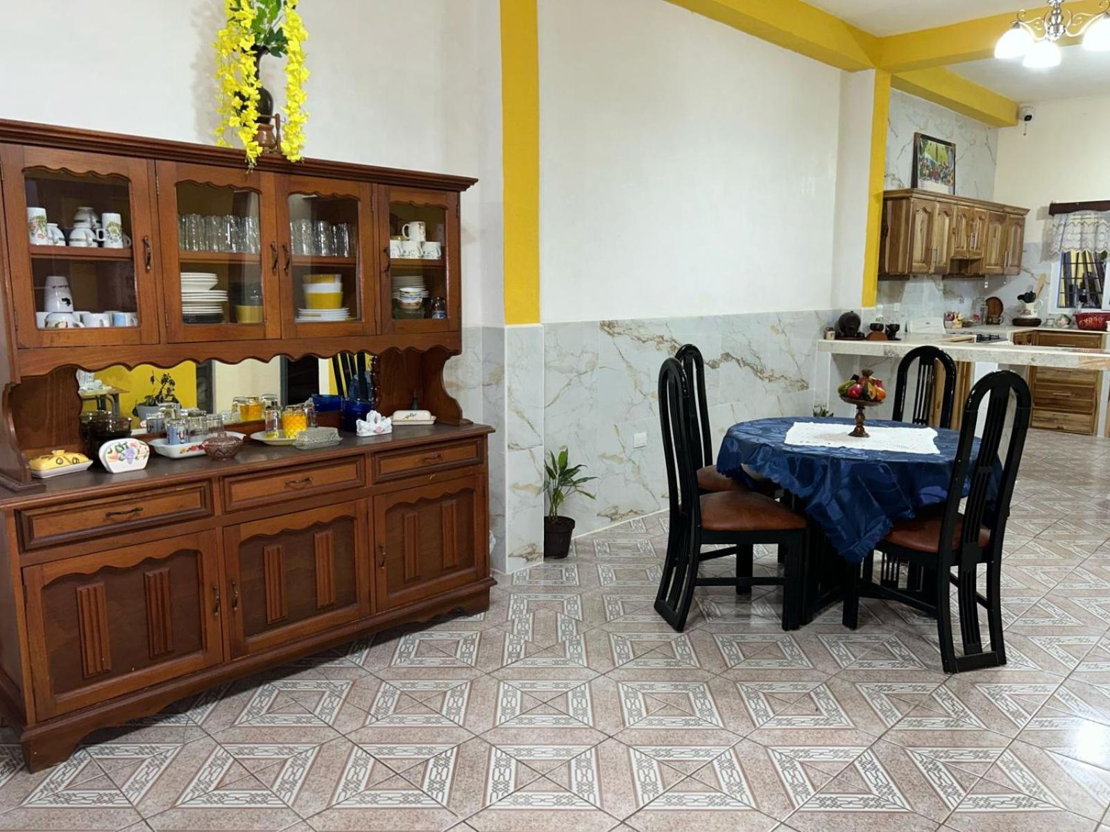 Casa Maya Itza Flores Eksteriør bilde