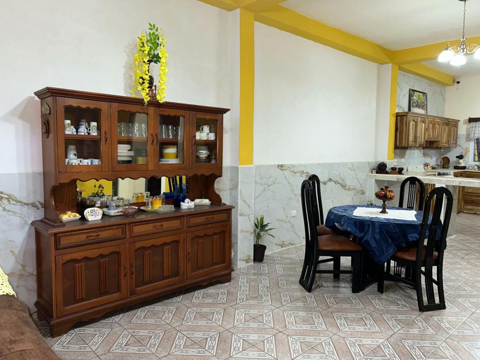 Casa Maya Itza Flores Eksteriør bilde