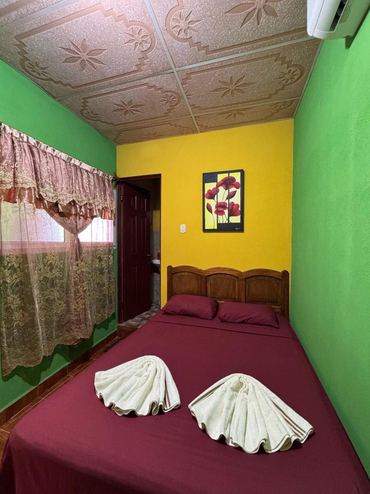 Casa Maya Itza Flores Eksteriør bilde